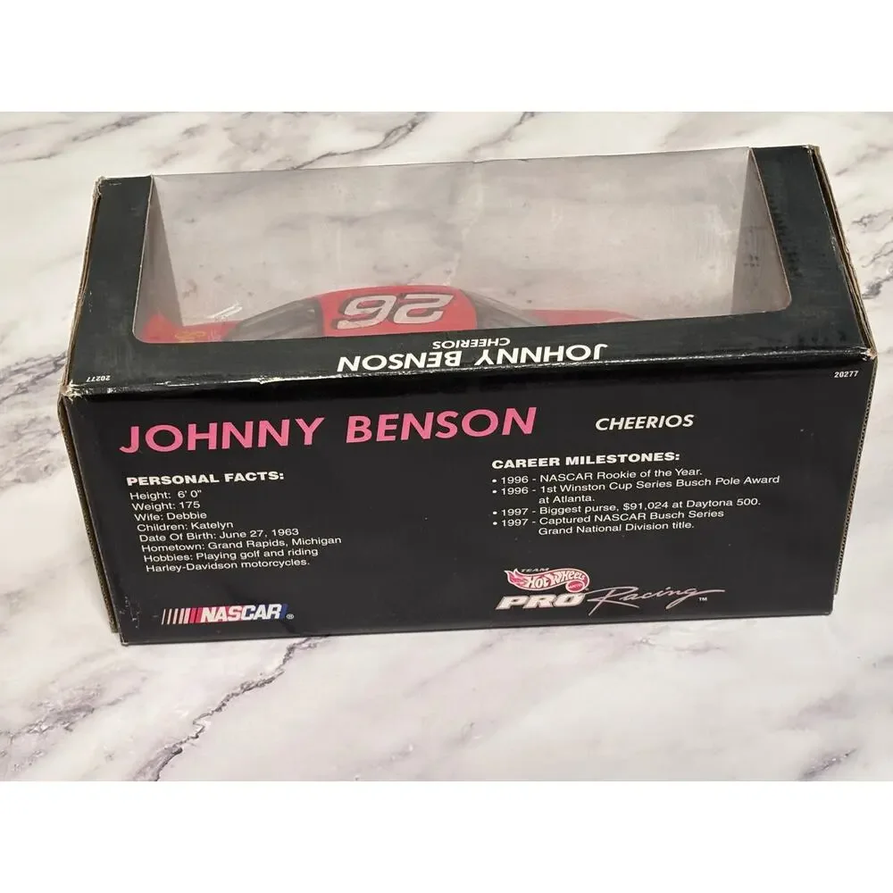 Hot Wheels Pro Racing Johnny Benson #26 NASCAR Betty Crocker 1:24 Die-Cast 1997